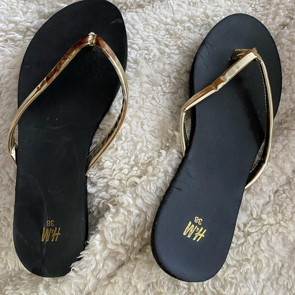 H&M flip flops